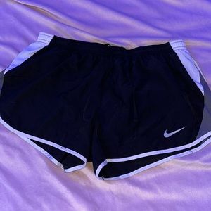 Woman’s Nike shorts size L